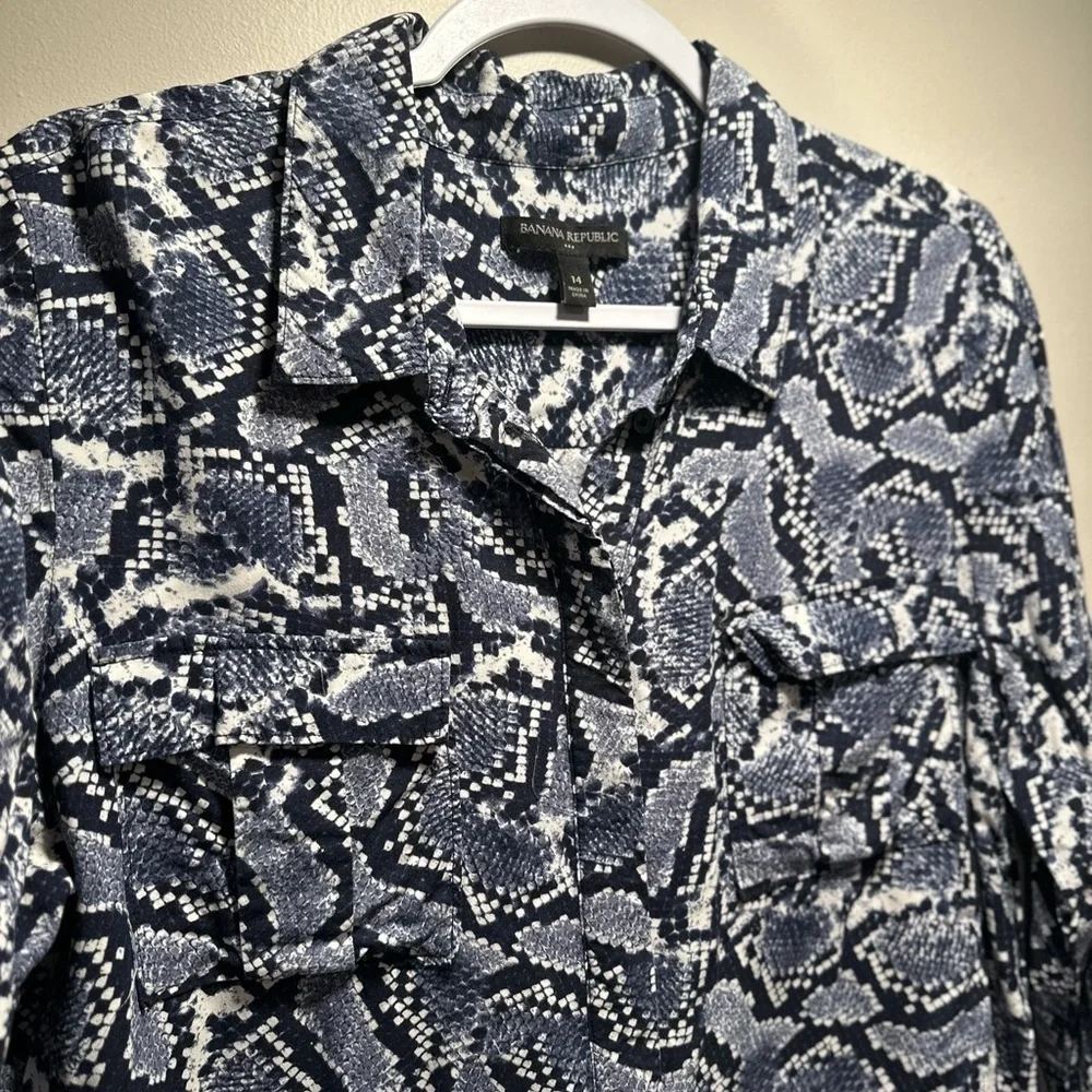 Banana Republic Soft Relaxed Shift Dress Long Sleeve Blue Snakeskin Print 14 - Picture 4 of 16